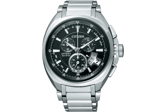 Citizen Attesa Eco-Drive Uhr mit schwarzem Zifferblatt und silbernem Armband.