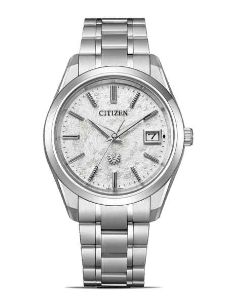 Silberne Citizen-Uhr mit strukturiertem weißem Zifferblatt und Datumsanzeige.