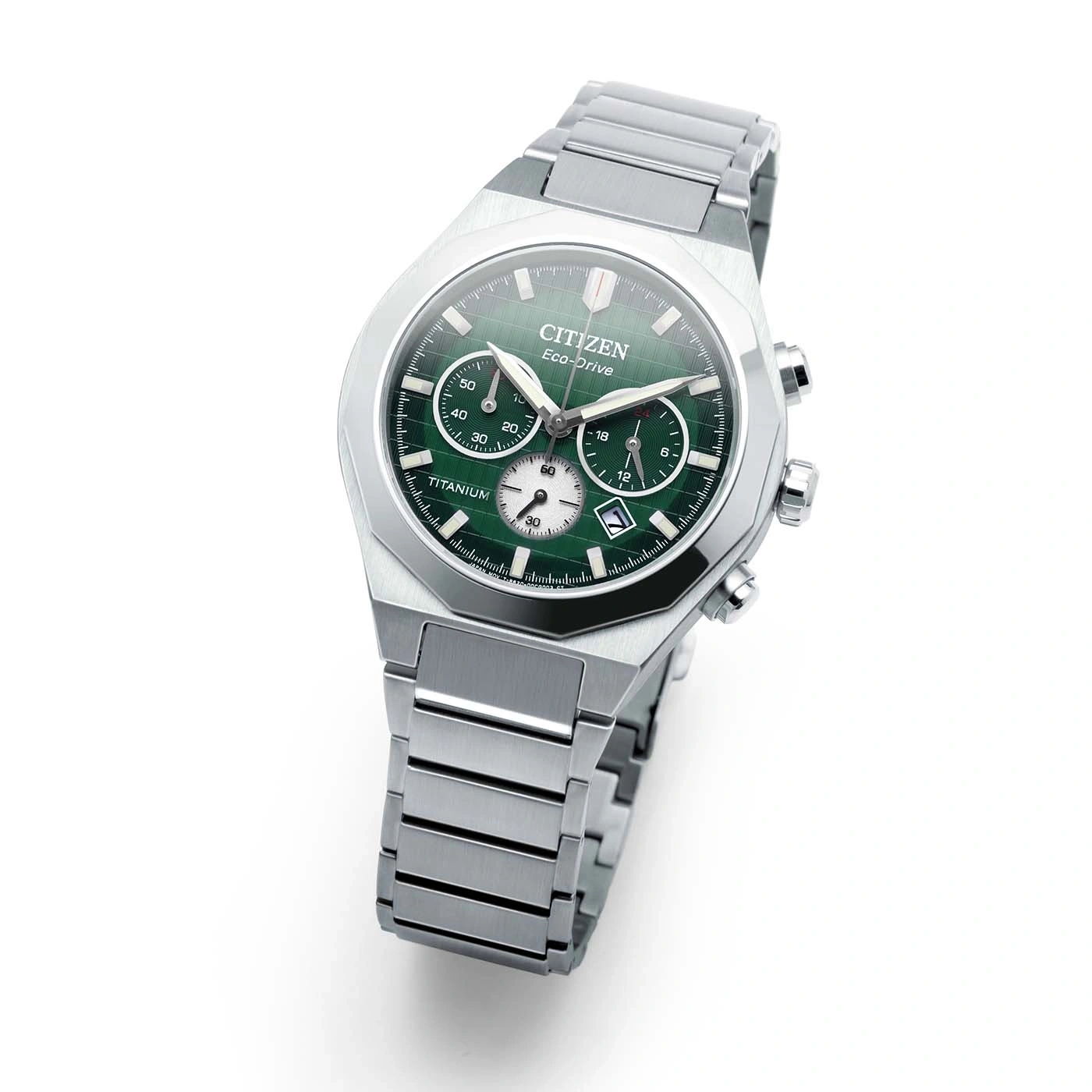 Citizen Eco-Drive Uhr mit grünem Zifferblatt und Titanarmband, elegantes Design.