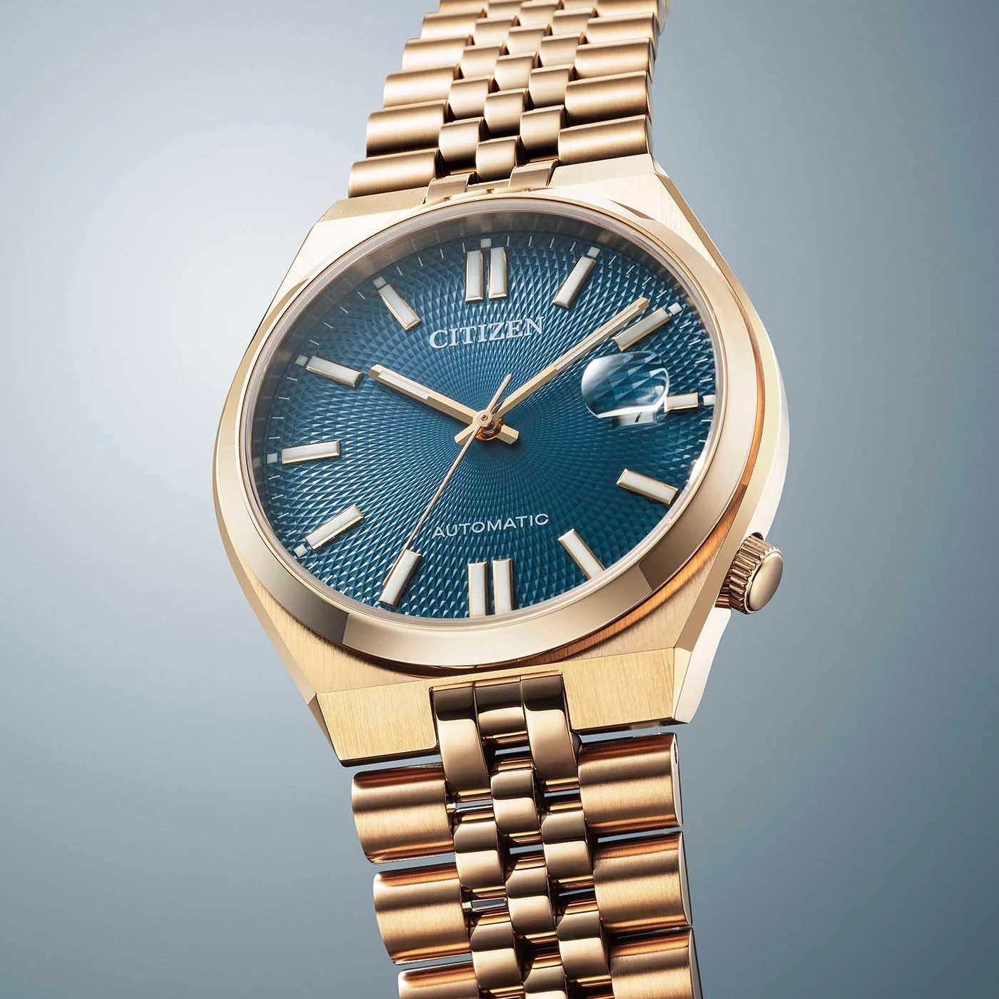 Goldene Citizen-Uhr mit blauem Zifferblatt und goldenem Armband, elegantes Design.
