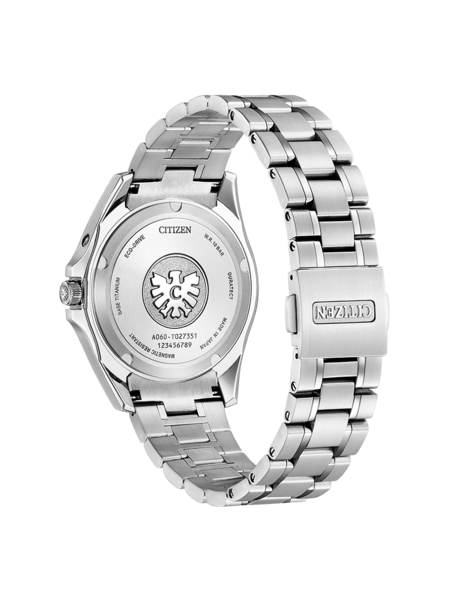 Rückseite der Citizen-Uhr mit Details: Eco-Drive, Titan, magnetisch, Made in Japan.
