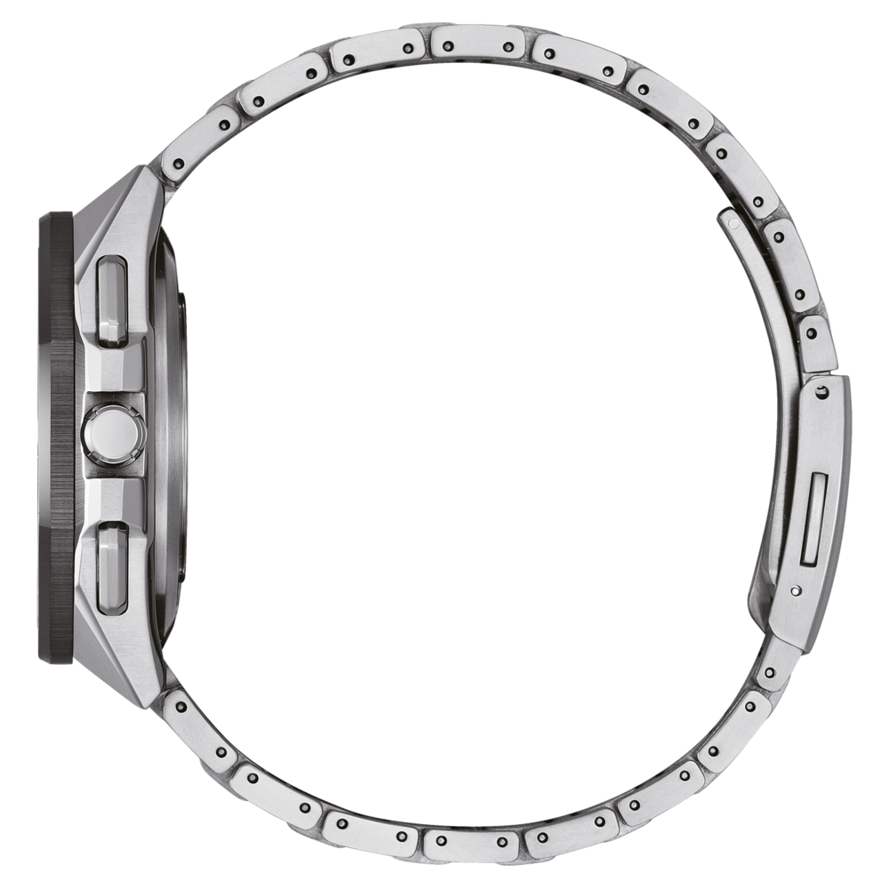 Seitenansicht einer silbernen Armbanduhr mit Metallband und rundem Zifferblatt.