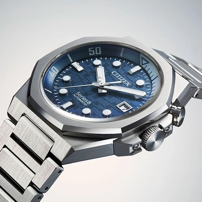 Citizen Series 8 Automatikuhr mit blauem Zifferblatt und Stahlarmband