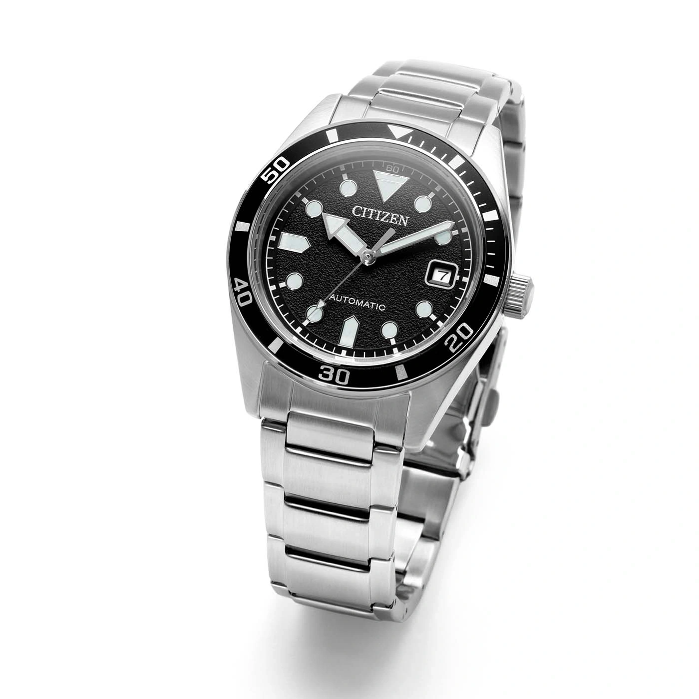 Eine Citizen Automatik-Uhr aus Edelstahl mit schwarzem Zifferblatt und silbernem Armband.