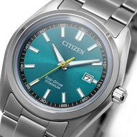 Nahaufnahme eines türkisfarbenen Citizen Eco-Drive Titan-Zifferblatts.
