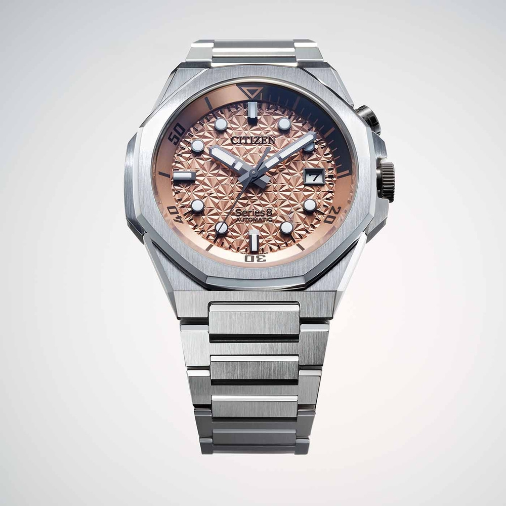 Citizen Series 8 Automatikuhr mit geometrischem Zifferblatt und Stahlarmband.