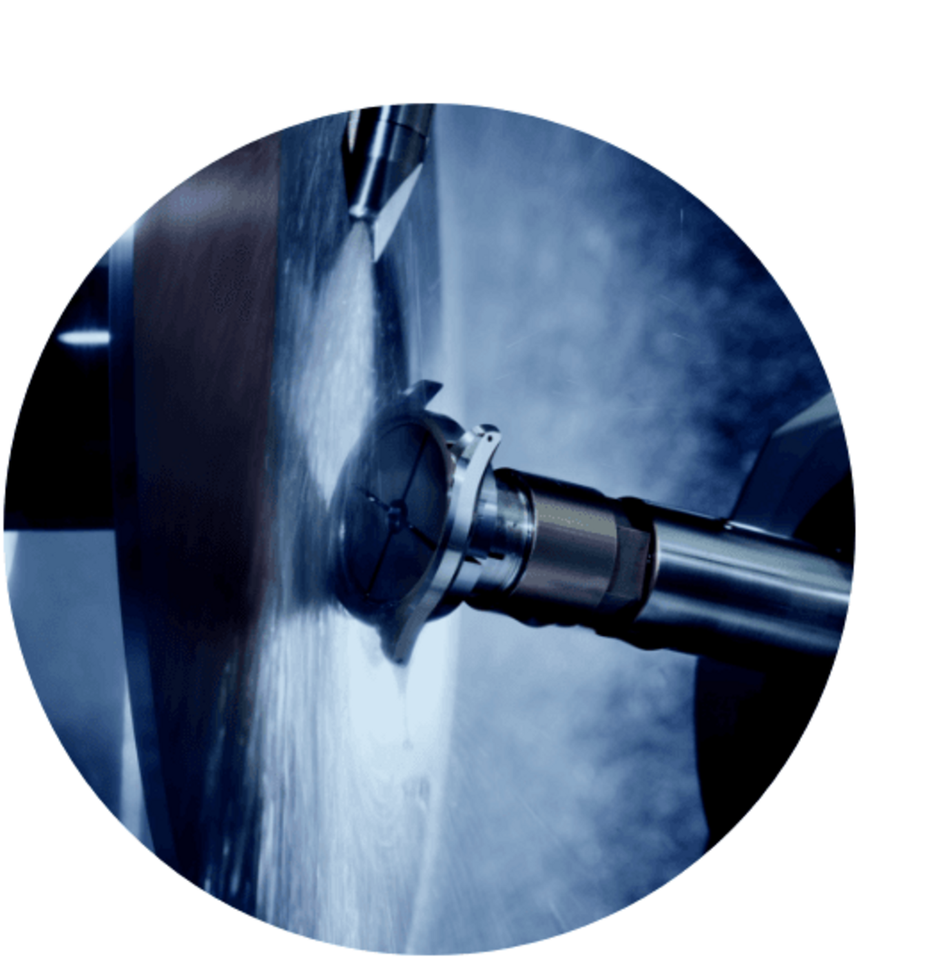 Metallbearbeitungsmaschine in Aktion, Metall präzise schneiden und formen.