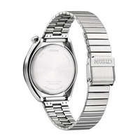 Rückseite einer silbernen Citizen-Uhr mit Metallarmband.