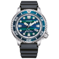 Eine Citizen Eco-Drive Taucheruhr mit blau-grünem Zifferblatt und schwarzem Band.