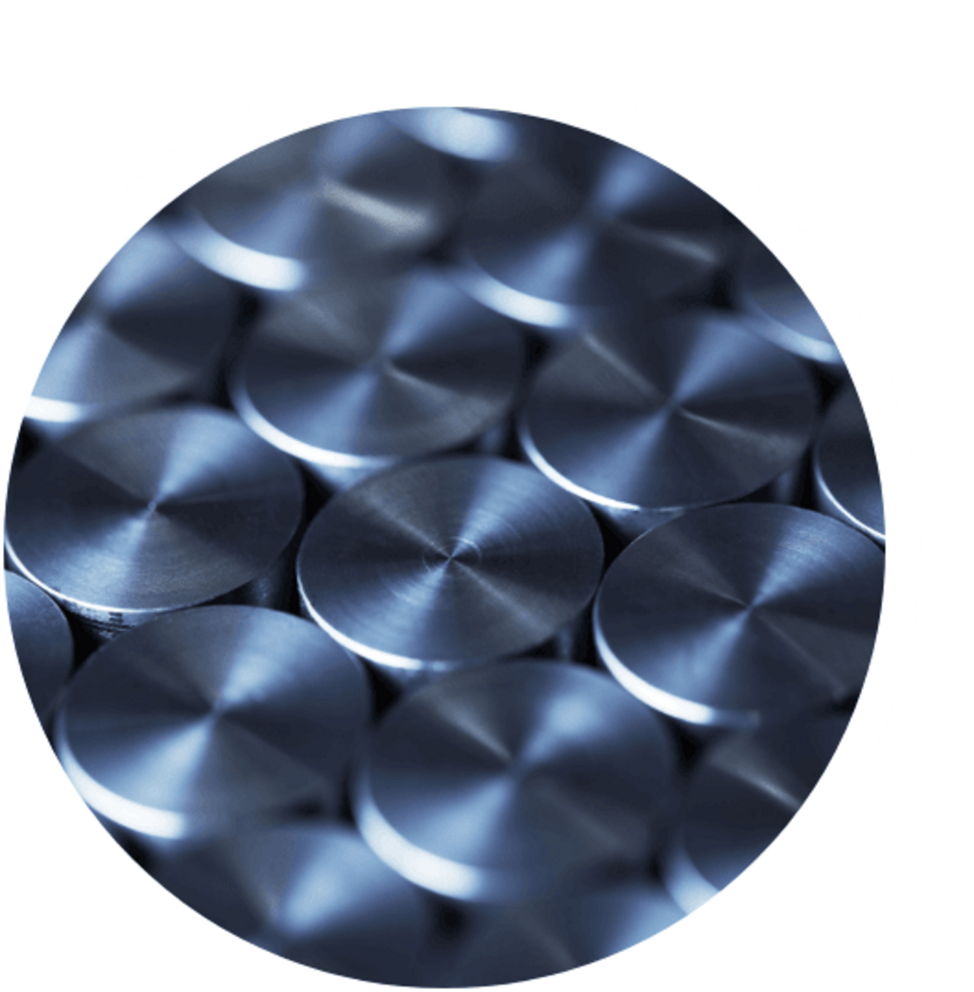 Nahaufnahme glänzender Metallscheiben, industrielles Muster, blau