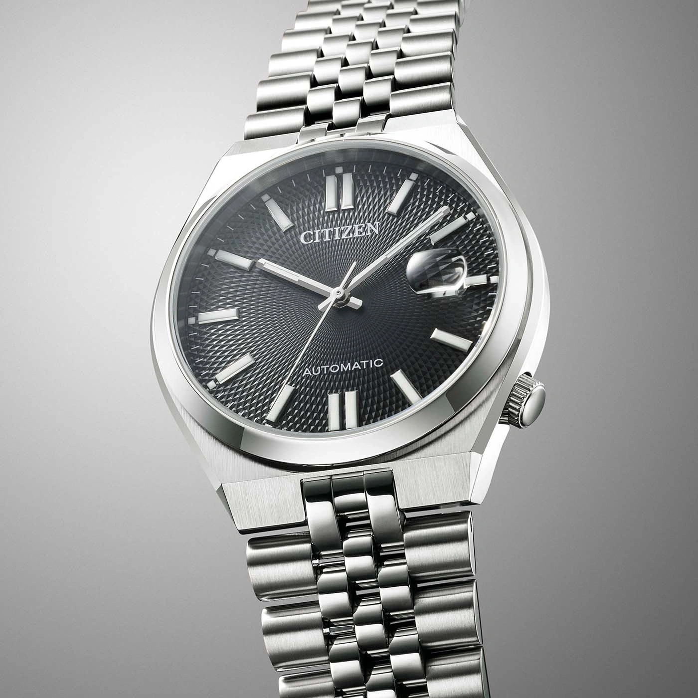 Citizen-Uhr mit schwarzem Zifferblatt und silbernem Armband, Automatikwerk.