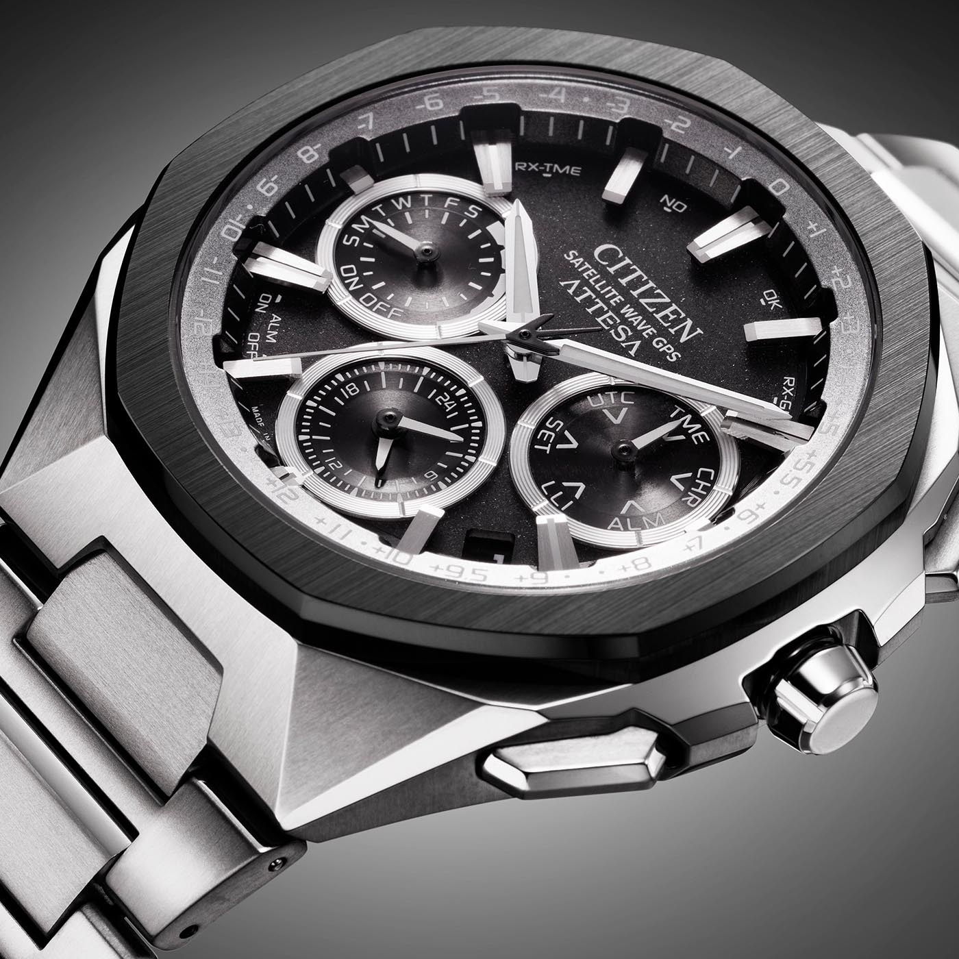 Citizen Attesa Uhr, schwarzes Zifferblatt, silbernes Armband, Satellitenwellen-GPS, Nahaufnahme.