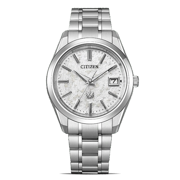 Citizen-Uhr mit silbernem Armband und strukturiertem weißen Zifferblatt.