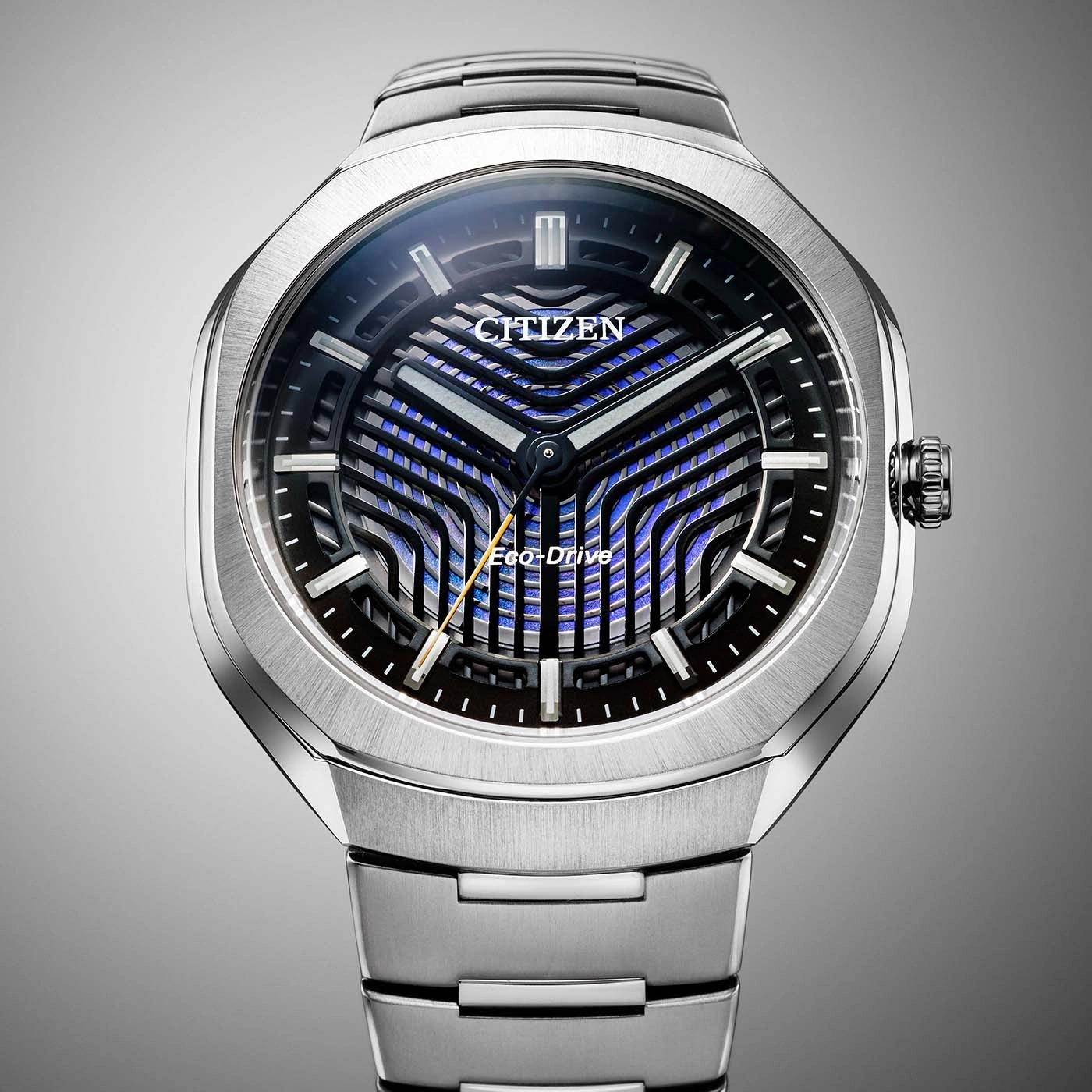 Eine moderne Citizen Eco-Drive Uhr mit schwarzem und blauem Zifferblatt.
