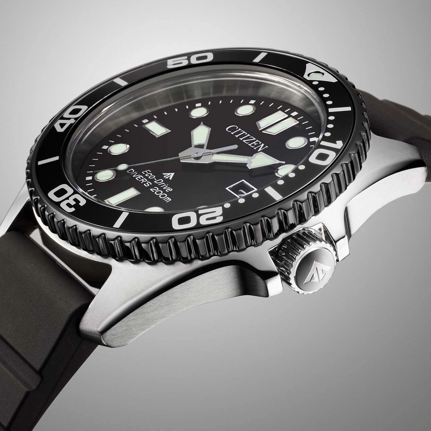 Nahaufnahme einer Citizen Eco-Drive Taucheruhr 200m.