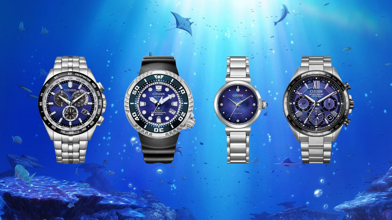 Uhren in einer Unterwasserszene, Citizen-Uhren mit blauen Zifferblättern und Metallarmbändern.