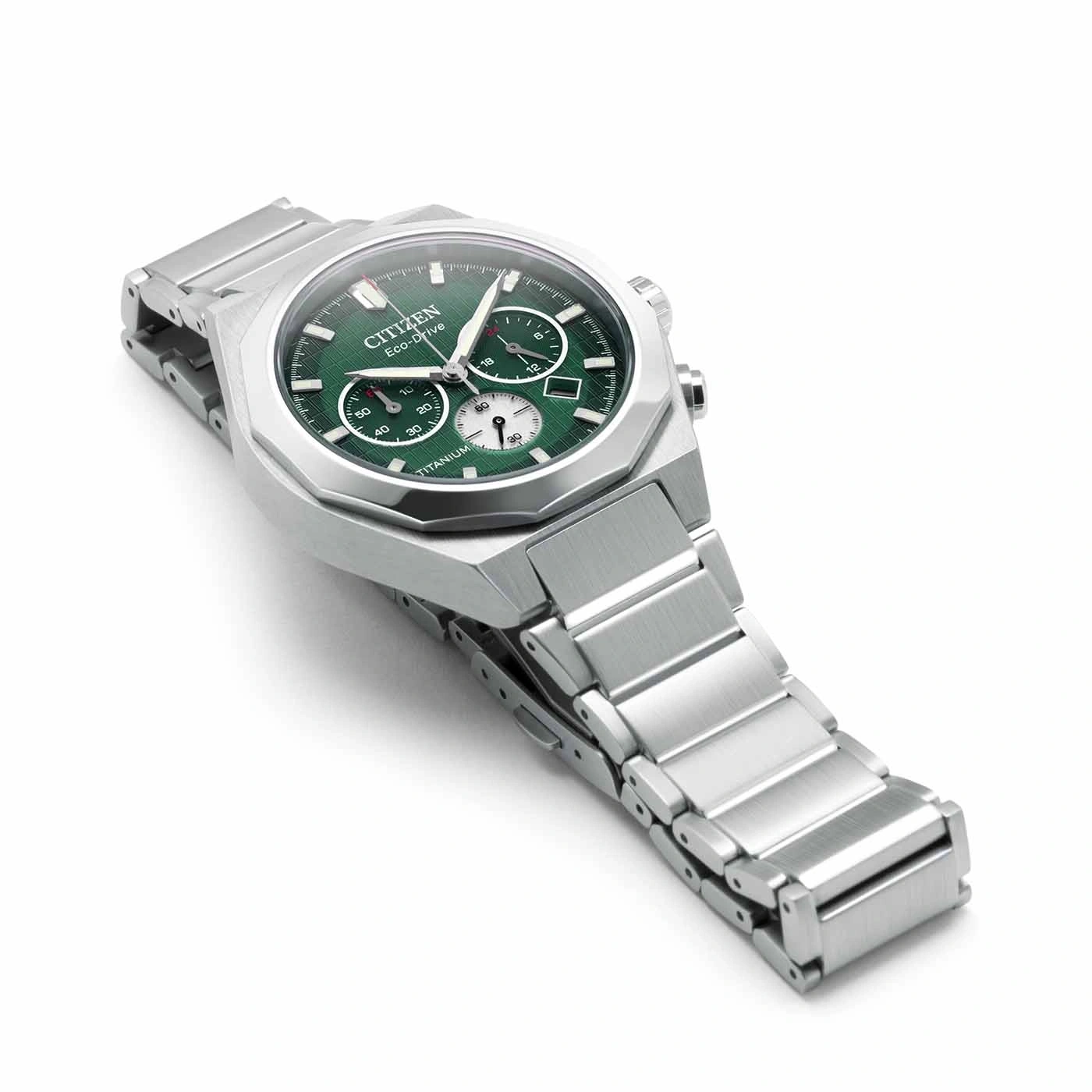 Citizen Eco-Drive Uhr mit grünem Zifferblatt und Titanarmband