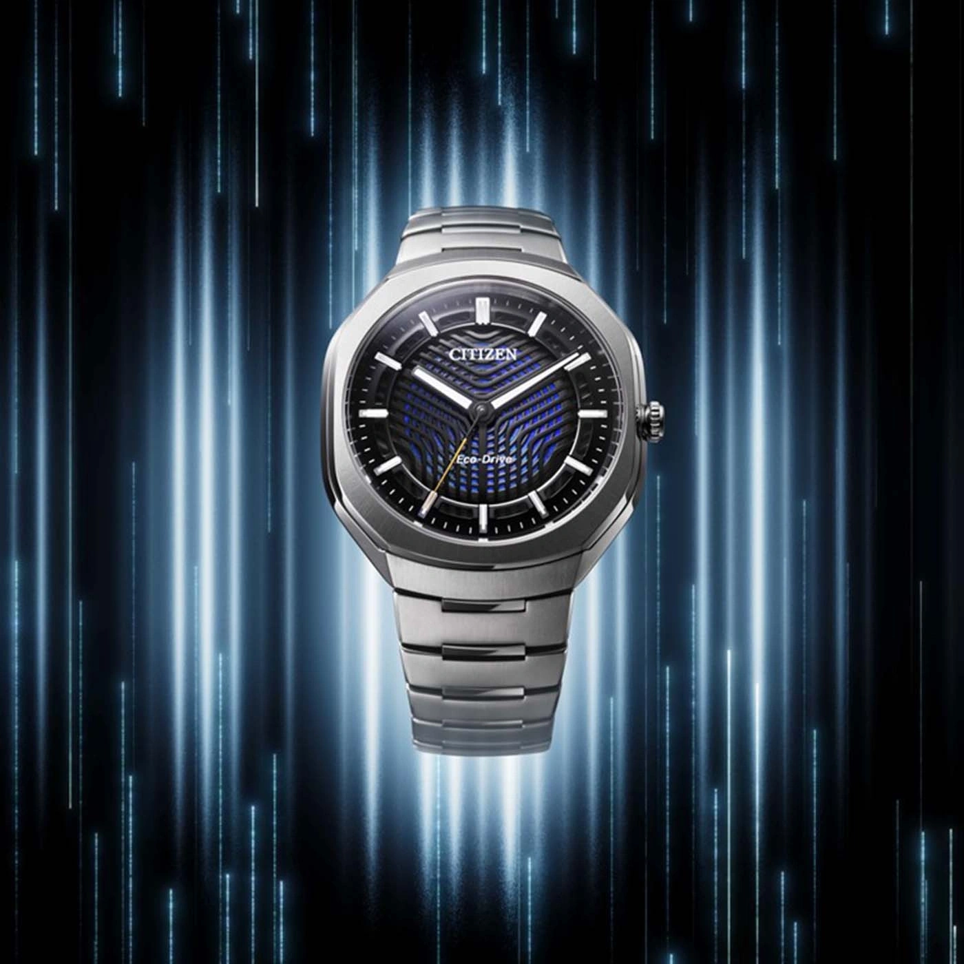 Eine futuristische Citizen Eco-Drive Uhr mit blau-schwarzem Zifferblatt, vor einem Hintergrund aus leuchtenden blauen Lichtstreifen.