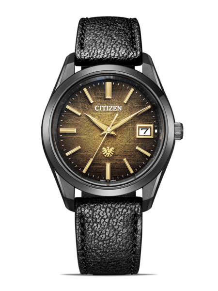 Citizen-Uhr mit schwarzem Lederarmband und goldenen Akzenten auf grünem Hintergrund