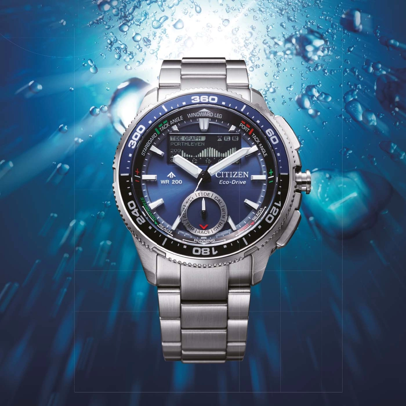 Eine Citizen Eco-Drive Uhr mit blauem Zifferblatt und Metallarmband unter Wasser.
