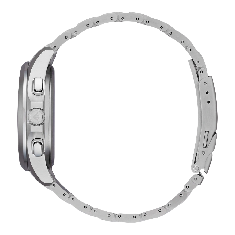 Silberne Uhr mit Metallarmband, Seitenansicht, isoliert auf weißem Hintergrund.