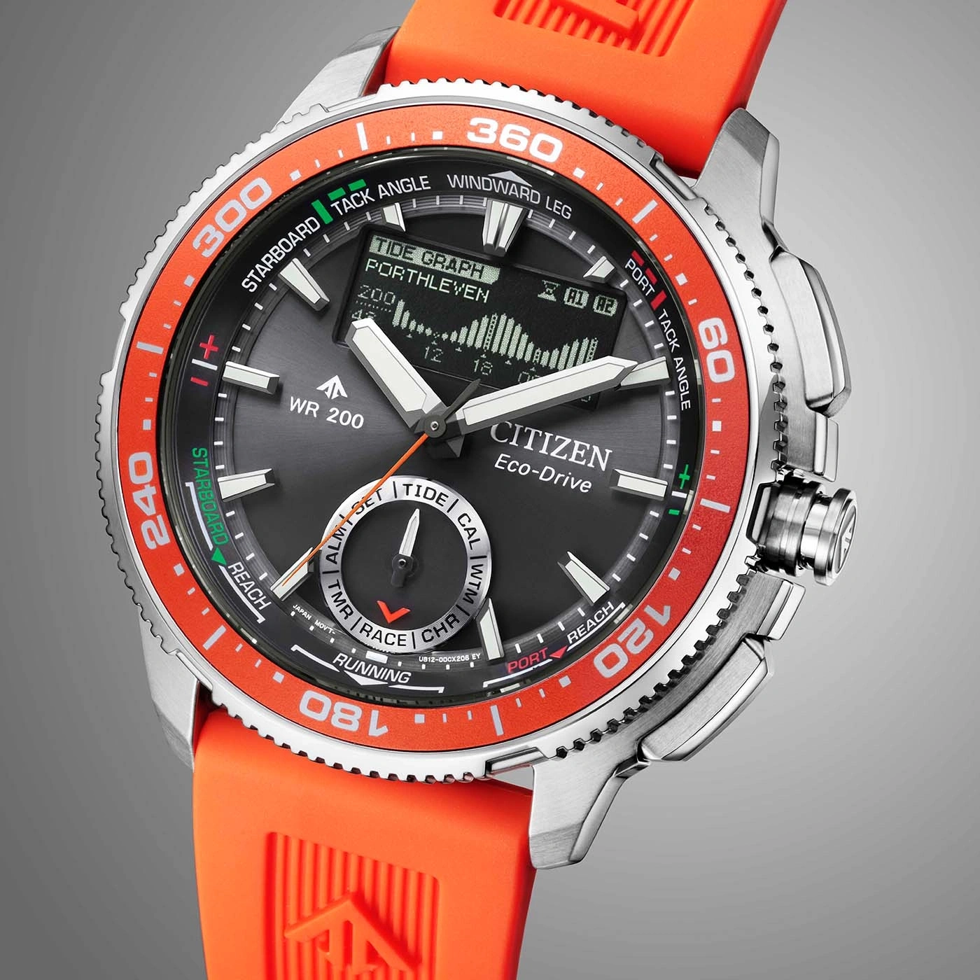 Nahaufnahme einer Citizen Eco-Drive Uhr mit orangefarbenem Armband und detailliertem Zifferblatt, mit Gezeitengraph und Kompassmarkierungen.